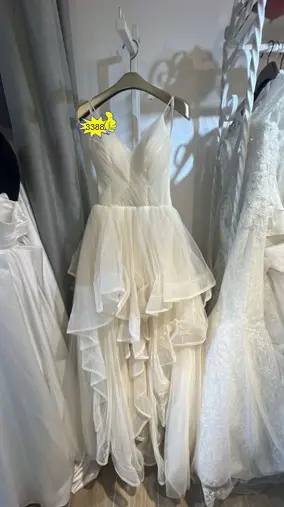 白色深 V 細肩層次網紗禮服