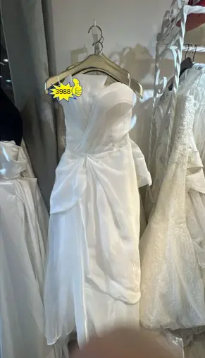 白色心型領層次禮服